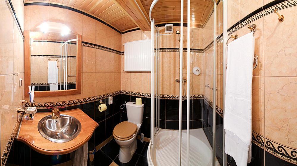 Pensjonat Galery Świebodzice Kamer foto