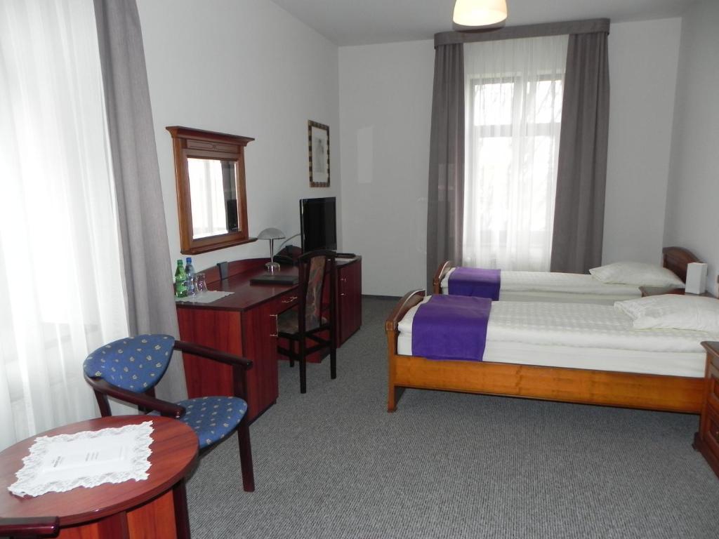 Pensjonat Galery Świebodzice Kamer foto