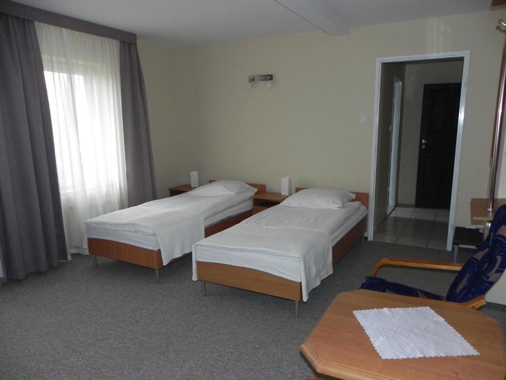 Pensjonat Galery Świebodzice Kamer foto