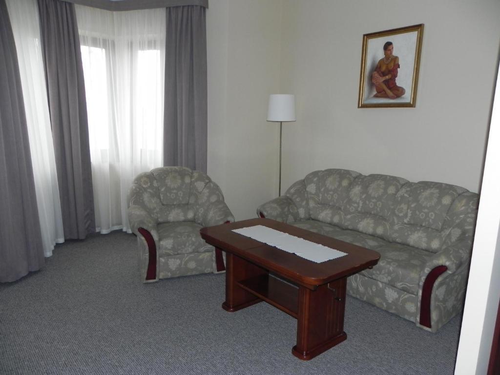 Pensjonat Galery Świebodzice Kamer foto