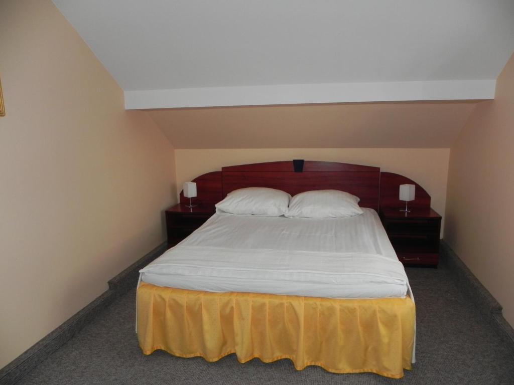 Pensjonat Galery Świebodzice Kamer foto